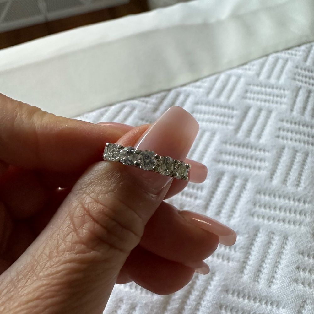 ❤️ Gorgeous diamond band❤️